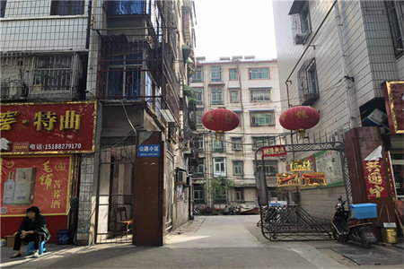 城东香舍水郡一梯两户，公摊极小，业主在北京未住